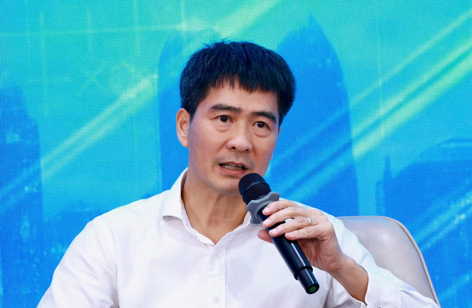 &Ocirc;ng Nguyễn Phong Nh&atilde; chia sẻ tại Hội thảo - Ảnh: VGP/HM